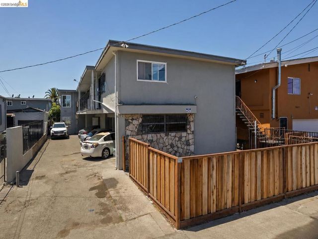 9833 Walnut St, Oakland, CA 94603