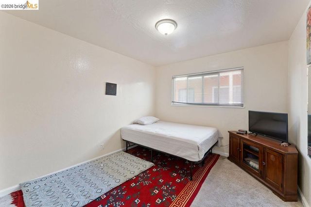 9833 Walnut St, Oakland, CA 94603