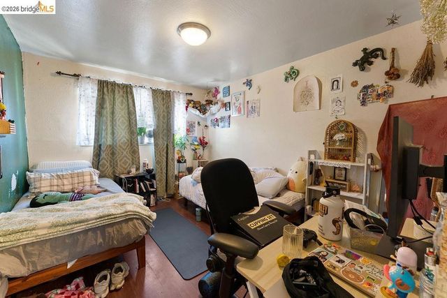9833 Walnut St, Oakland, CA 94603