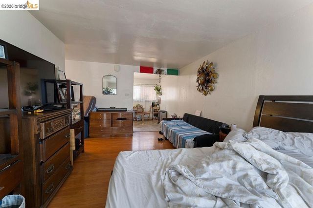 9833 Walnut St, Oakland, CA 94603