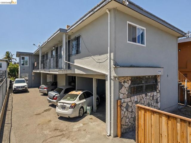 9833 Walnut St, Oakland, CA 94603