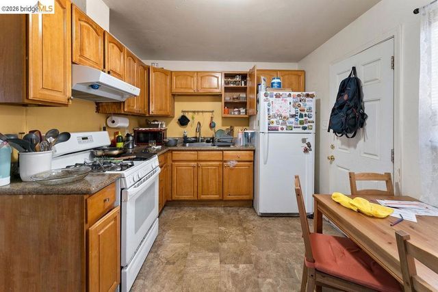 9833 Walnut St, Oakland, CA 94603