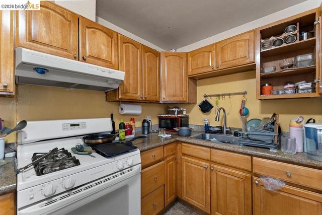9833 Walnut St, Oakland, CA 94603