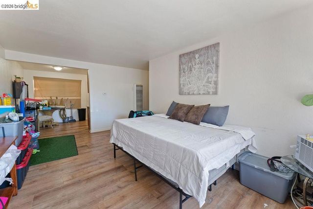 9833 Walnut St, Oakland, CA 94603