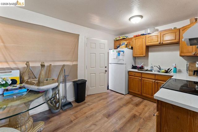 9833 Walnut St, Oakland, CA 94603