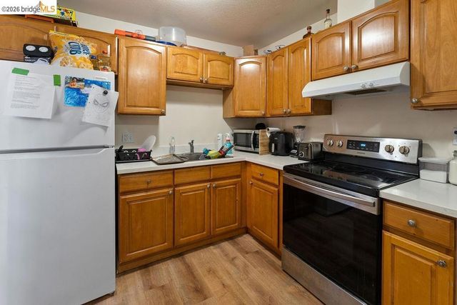 9833 Walnut St, Oakland, CA 94603