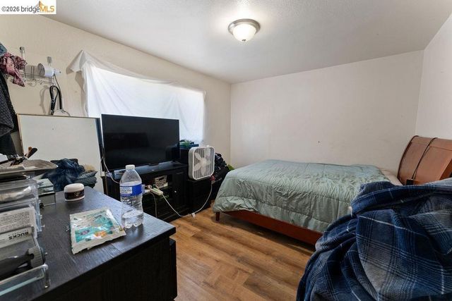 9833 Walnut St, Oakland, CA 94603