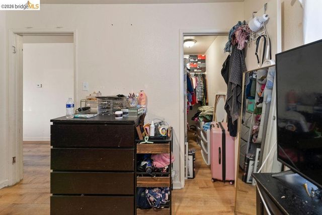 9833 Walnut St, Oakland, CA 94603