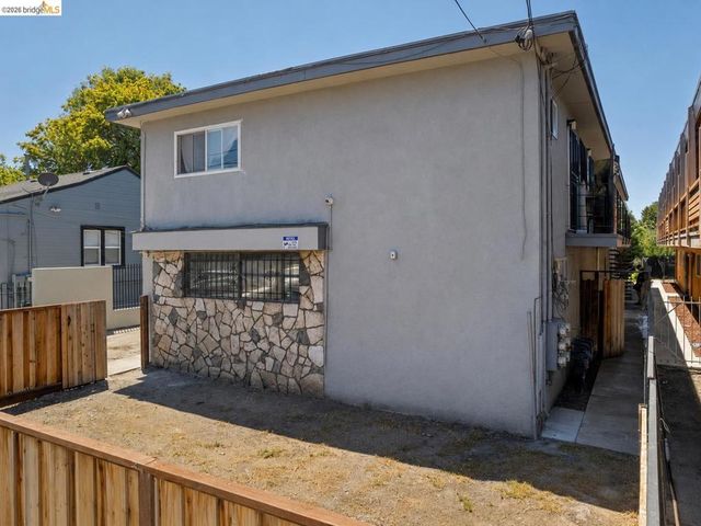 9833 Walnut St, Oakland, CA 94603