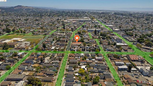 9833 Walnut St, Oakland, CA 94603