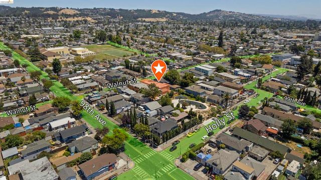 9833 Walnut St, Oakland, CA 94603