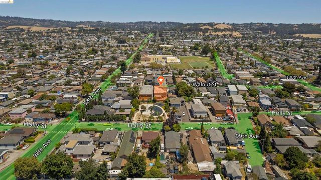 9833 Walnut St, Oakland, CA 94603
