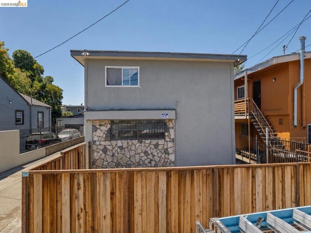 9833 Walnut St, Oakland, CA 94603