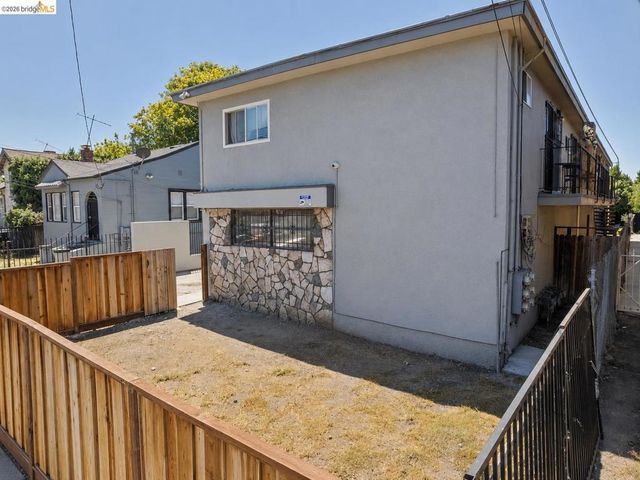 9833 Walnut St, Oakland, CA 94603
