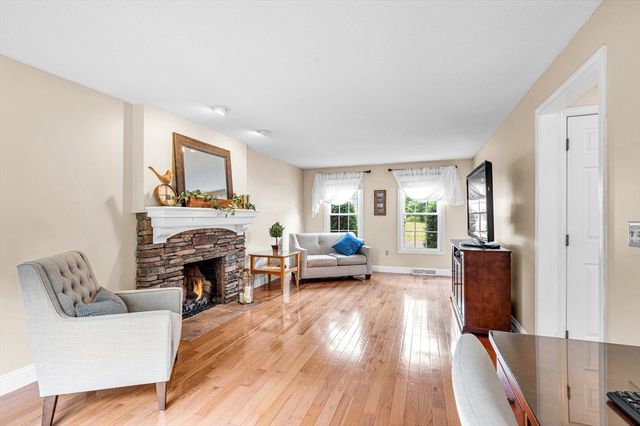 89 Kane Brothers Cir, Westfield, MA 01085