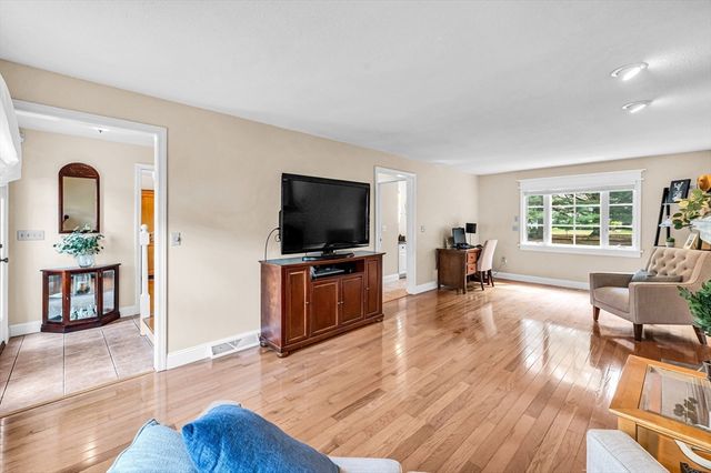 89 Kane Brothers Cir, Westfield, MA 01085