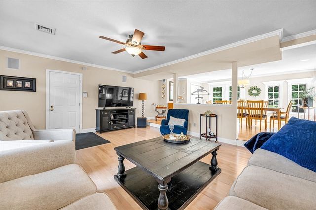 89 Kane Brothers Cir, Westfield, MA 01085