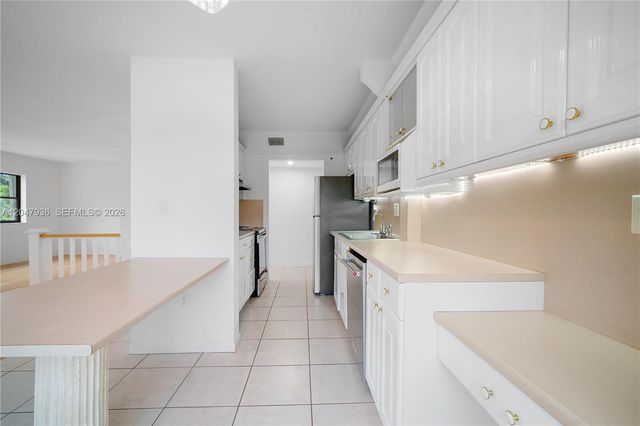 1891 N 61st Avenue B215, Hollywood, FL 33024