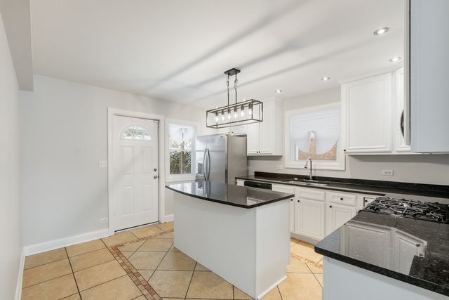 10557 S Indiana Avenue, Chicago, IL 60628