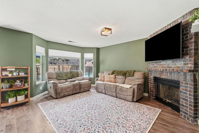 1058 Spring Meadow Dr, Manteca, CA 95336