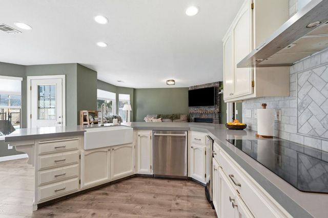 1058 Spring Meadow Dr, Manteca, CA 95336