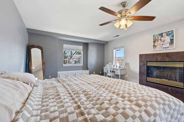 1058 Spring Meadow Dr, Manteca, CA 95336