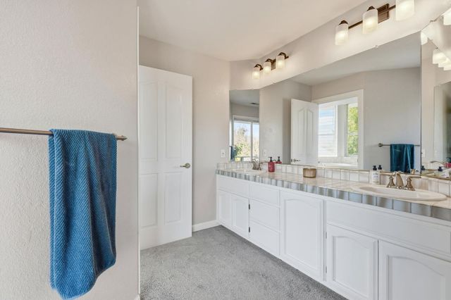 1058 Spring Meadow Dr, Manteca, CA 95336