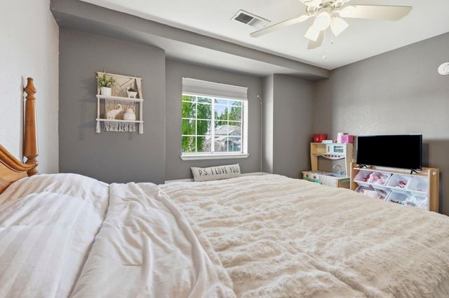 1058 Spring Meadow Dr, Manteca, CA 95336