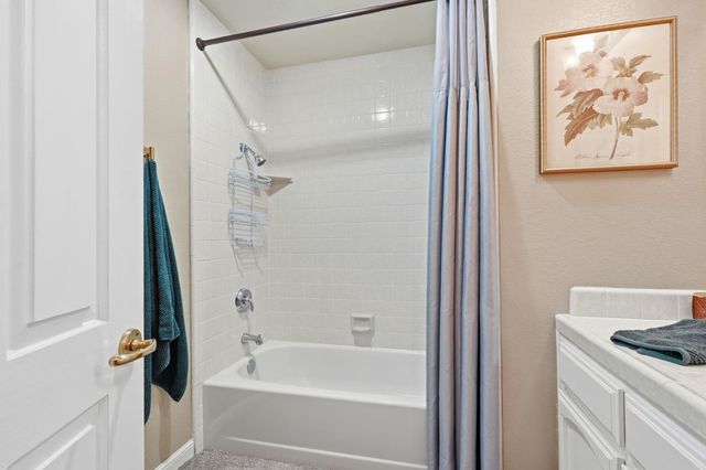 1058 Spring Meadow Dr, Manteca, CA 95336