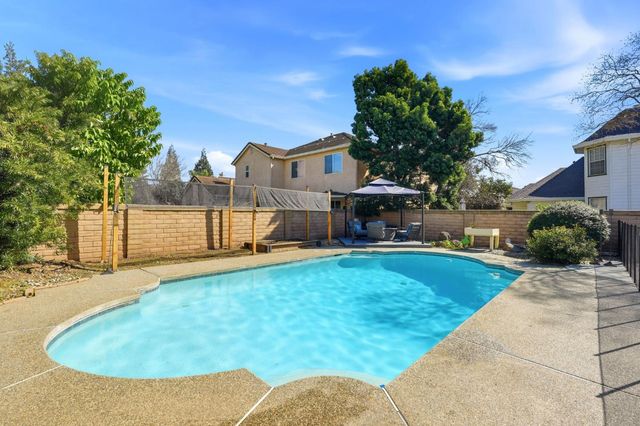 1058 Spring Meadow Dr, Manteca, CA 95336