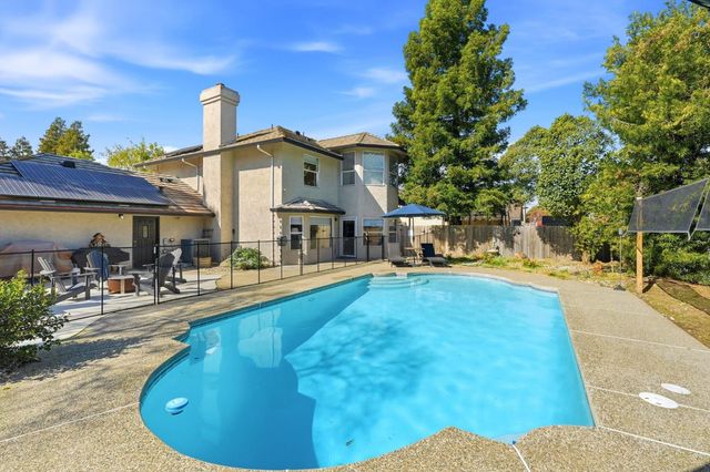 1058 Spring Meadow Dr, Manteca, CA 95336