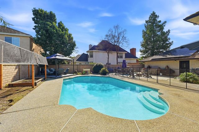 1058 Spring Meadow Dr, Manteca, CA 95336