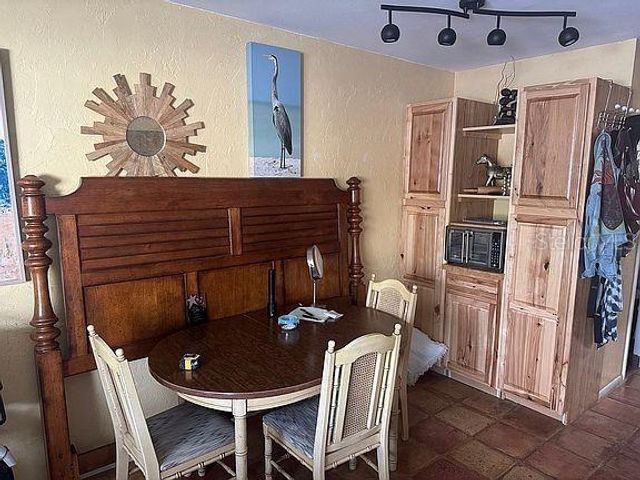 525 MANATEE COURT 8, Venice, FL 34285