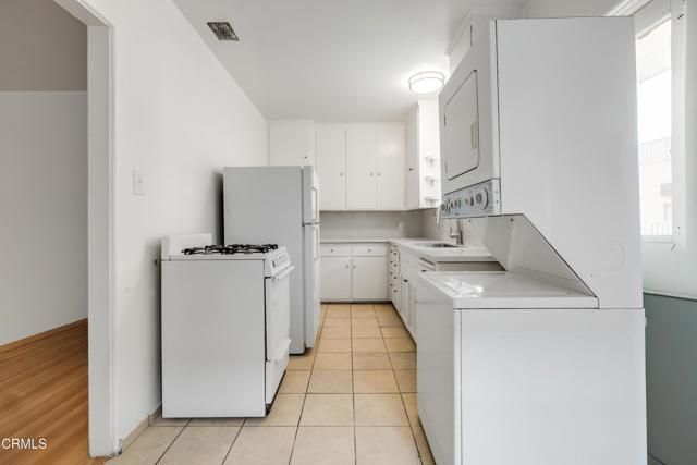 412 Pioneer Drive, Glendale, CA 91203