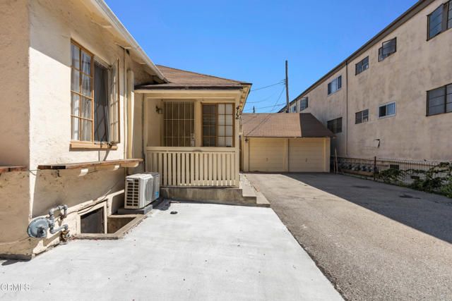 412 Pioneer Drive, Glendale, CA 91203