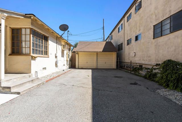 412 Pioneer Drive, Glendale, CA 91203