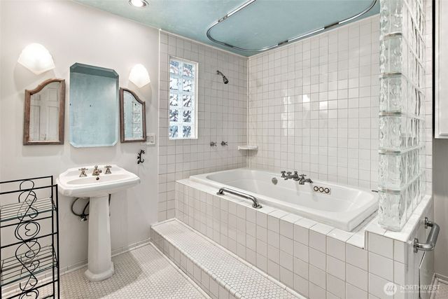 5240 S Dawson Street, Seattle, WA 98118