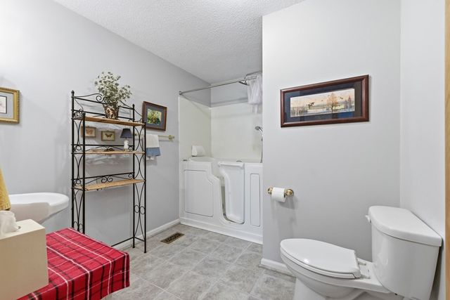 1035 Laurel Lane, Hiawassee, GA 30546