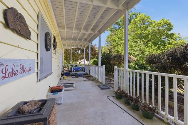 1035 Laurel Lane, Hiawassee, GA 30546