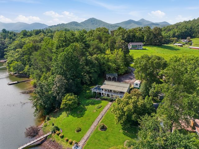 1035 Laurel Lane, Hiawassee, GA 30546