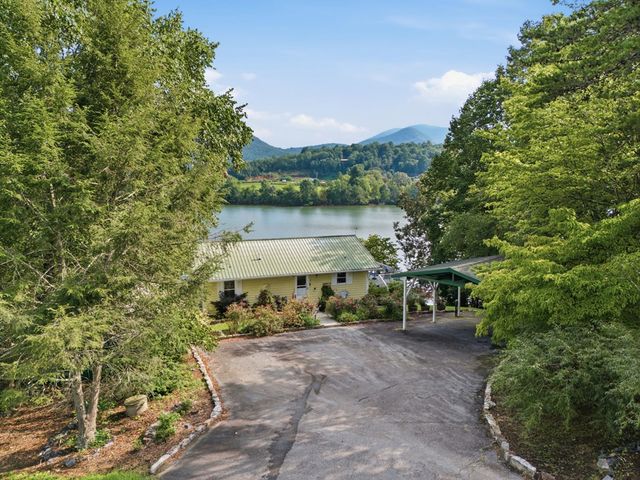 1035 Laurel Lane, Hiawassee, GA 30546