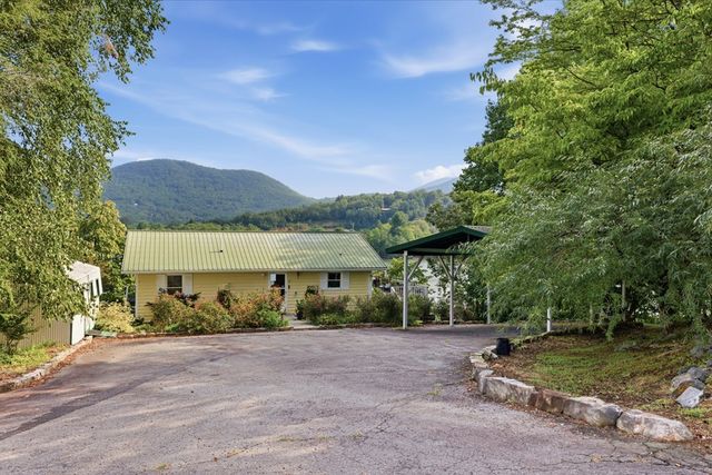 1035 Laurel Lane, Hiawassee, GA 30546