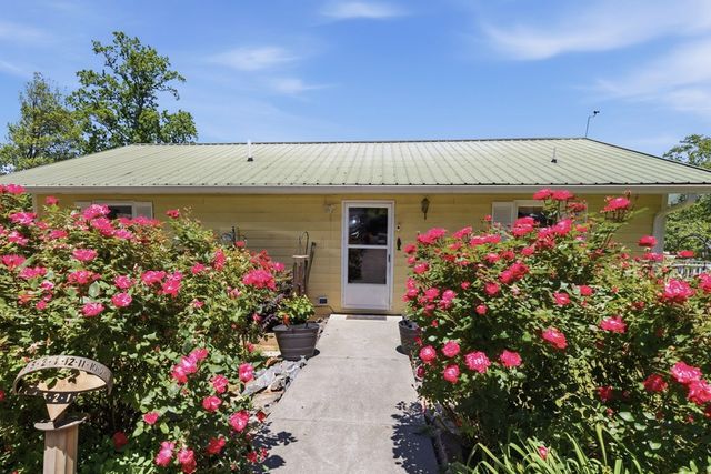 1035 Laurel Lane, Hiawassee, GA 30546