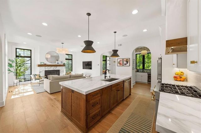5216 W 73rd Street, Prairie Village, KS 66208