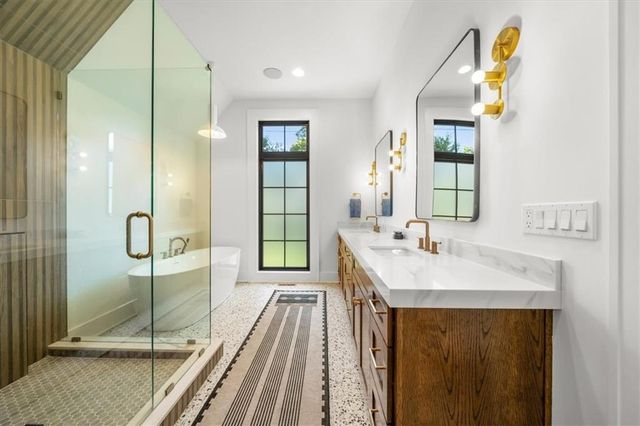 5216 W 73rd Street, Prairie Village, KS 66208