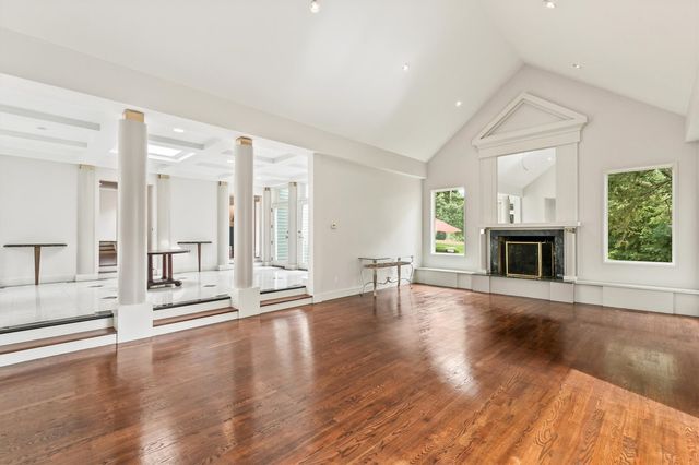 2501 Fuller Road, West Des Moines, IA 50265