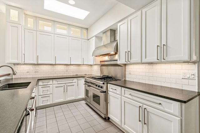 2501 Fuller Road, West Des Moines, IA 50265