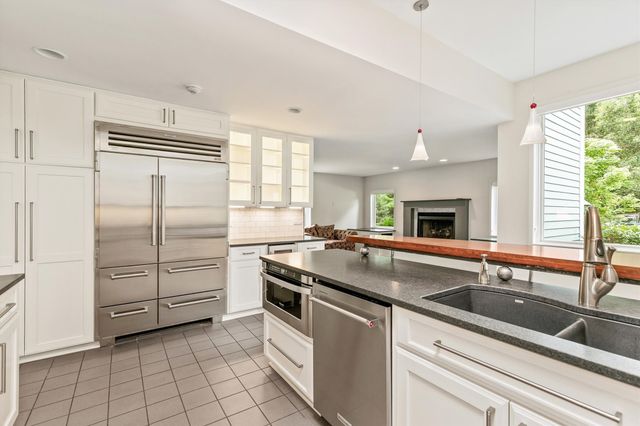 2501 Fuller Road, West Des Moines, IA 50265