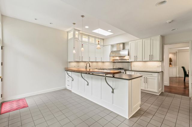 2501 Fuller Road, West Des Moines, IA 50265