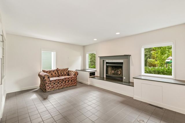 2501 Fuller Road, West Des Moines, IA 50265